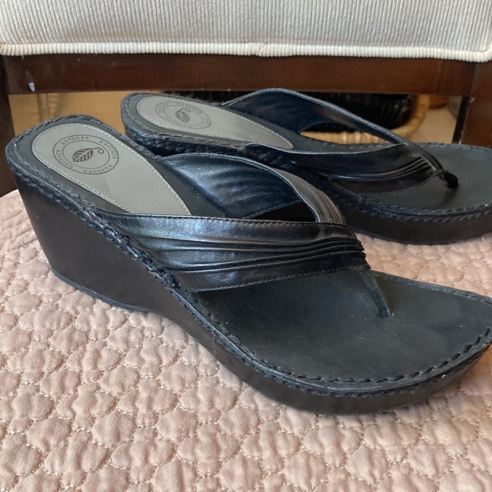 Nurture Black size 7 wedge sandals